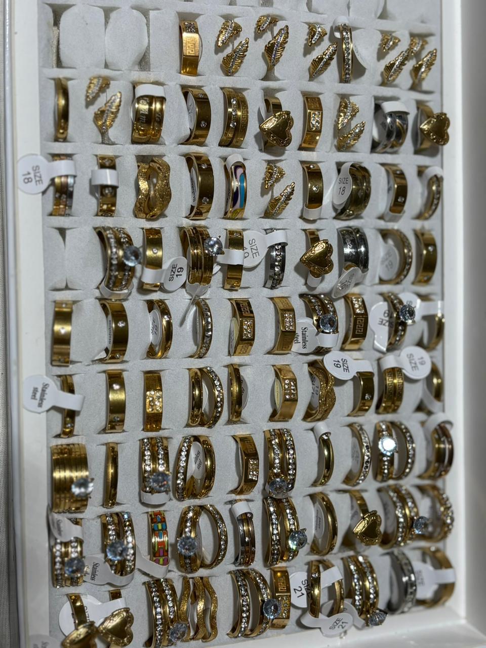 Anillos Acero Dorado - Varios modelos #01 (Caja de 100 anillos)