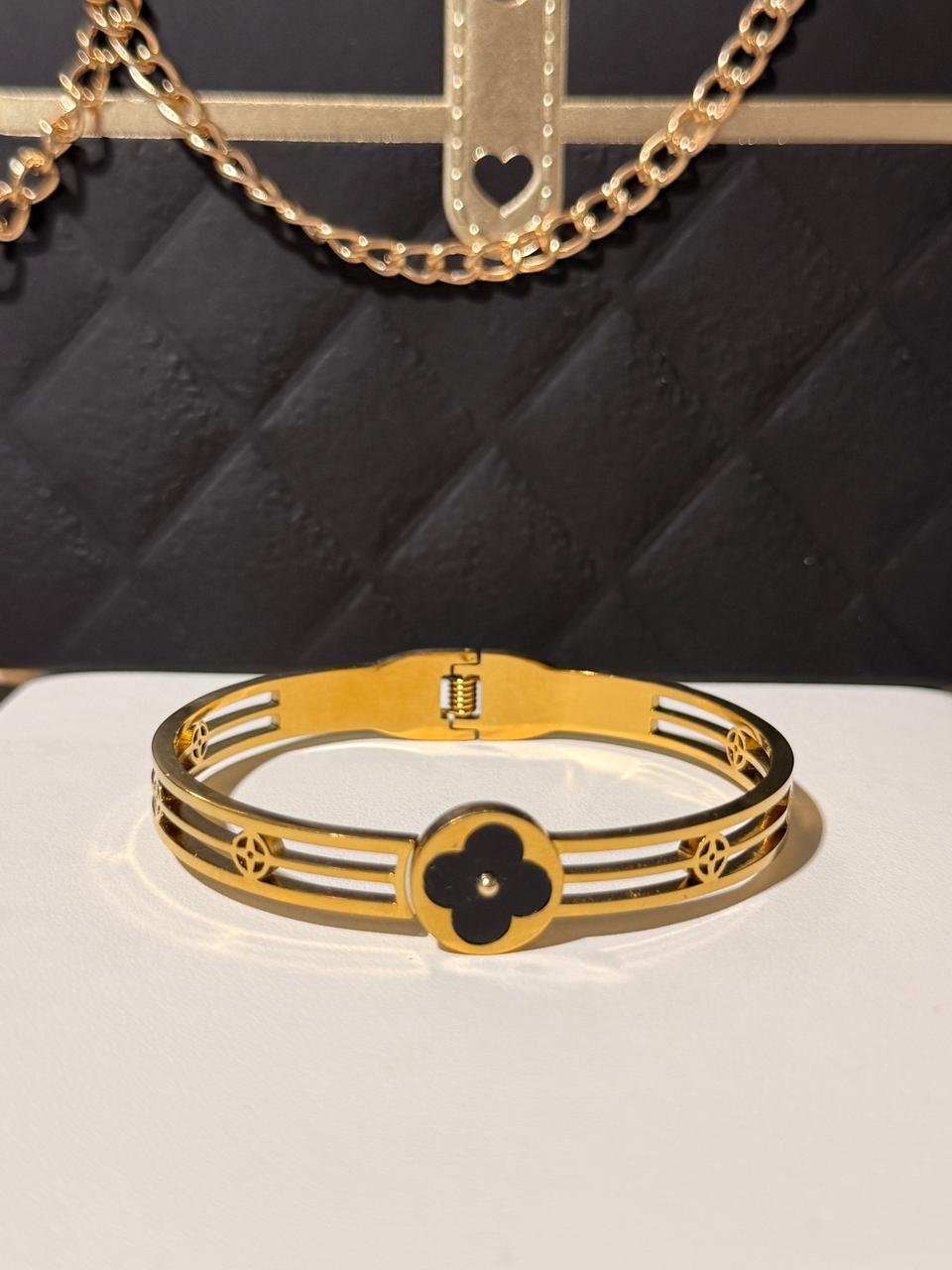 Pulsera Rigidas Dorados - Trebol negro  #9