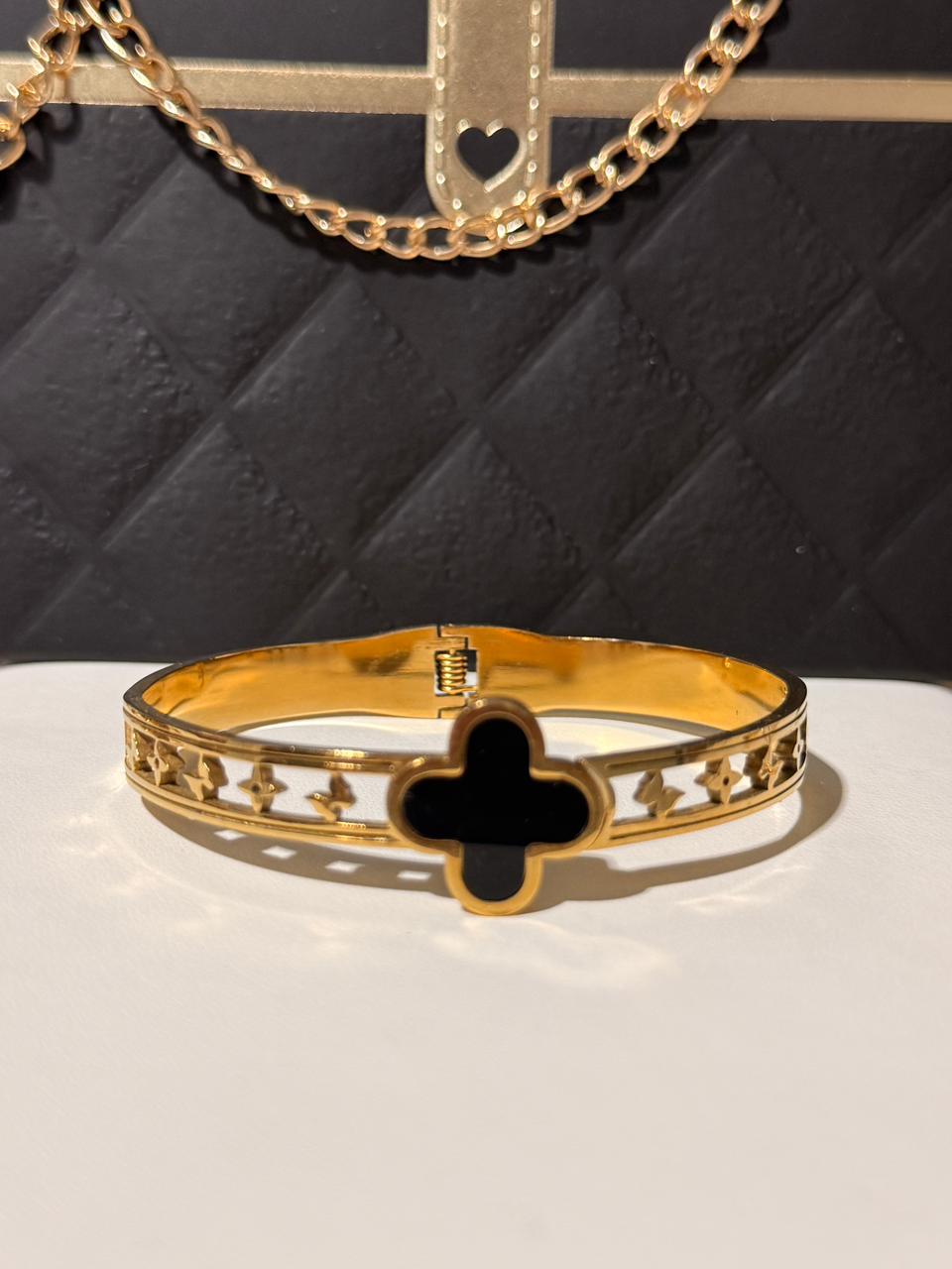 Pulsera Rigidas Dorados - Trebol negro #10