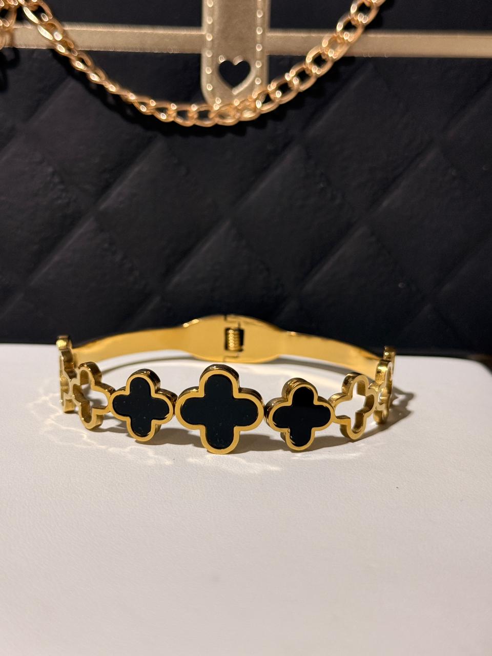 Pulsera Rigidas Dorados - Triple Trebol negro #7