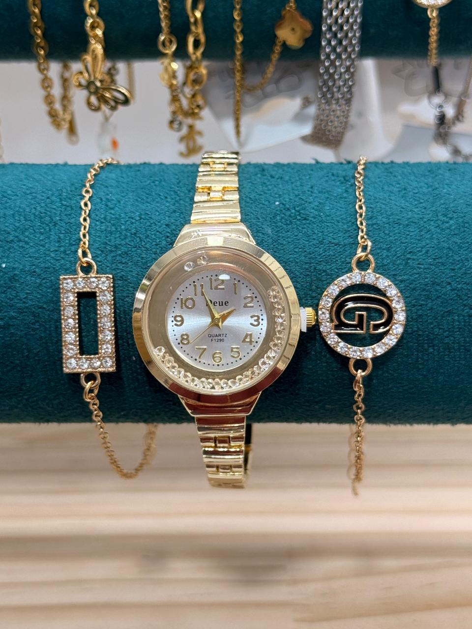 Set de Reloj + Pulseras / G